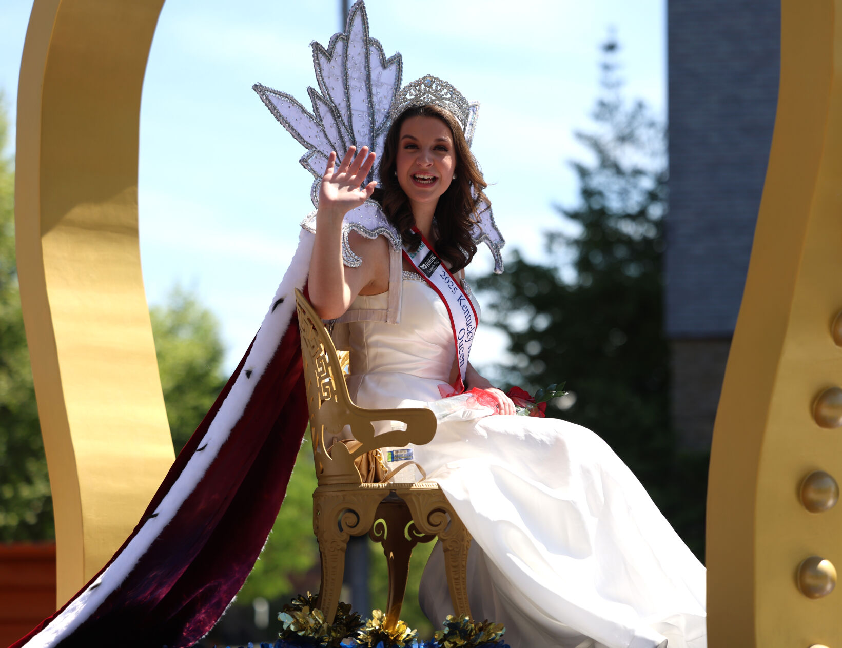 Kentucky Derby princess at Pegasus Parade.JPG